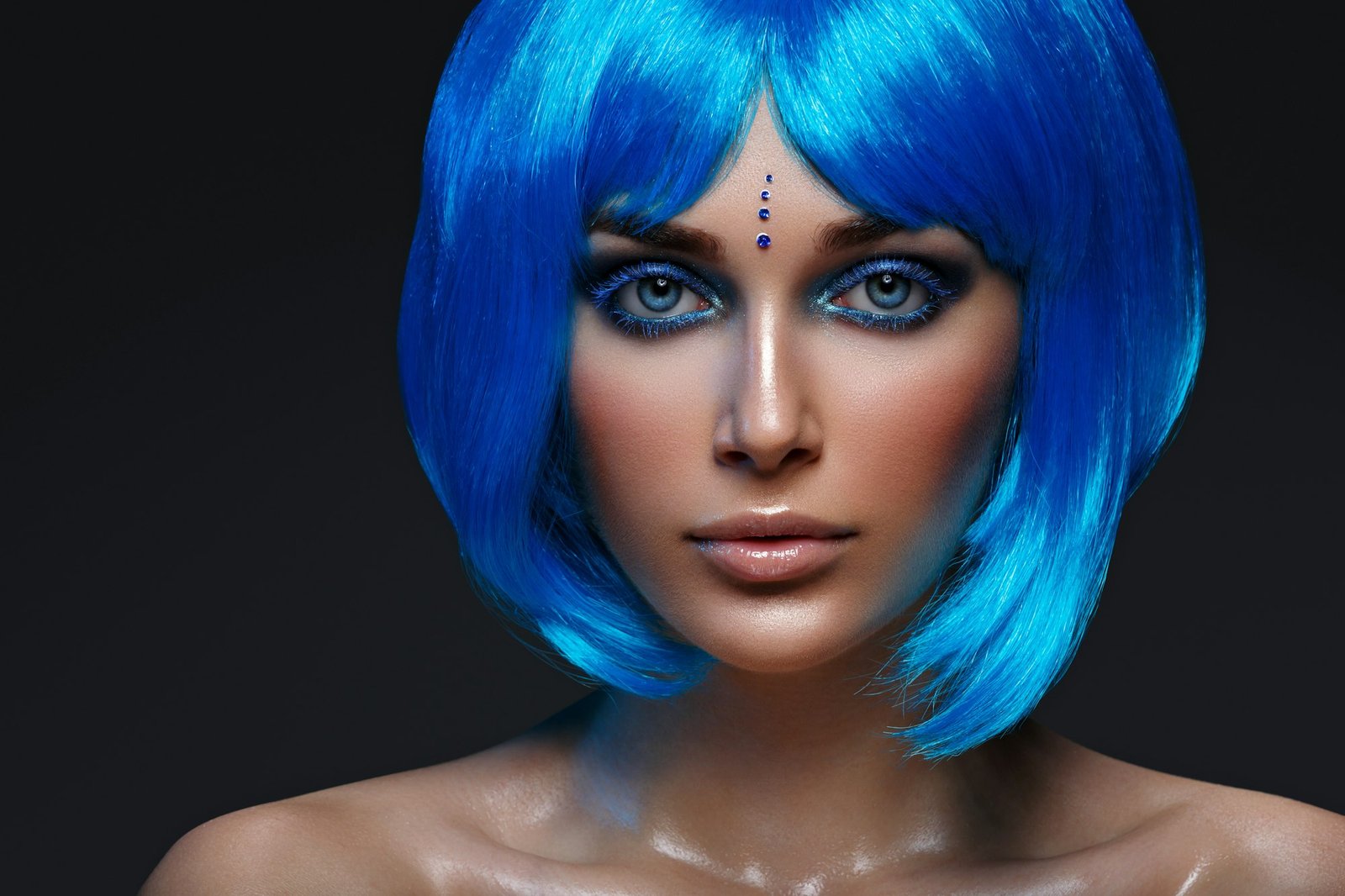 How to Choose the Perfect Blue Wig With a Promo Code Beautiful girl in blue wig